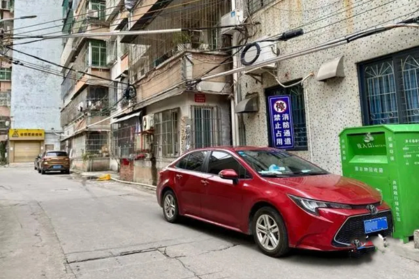 暢通消防通道，守護(hù)群眾安全！湛江坡頭消防聯(lián)合區(qū)交警大隊開展消防車通道專項整治